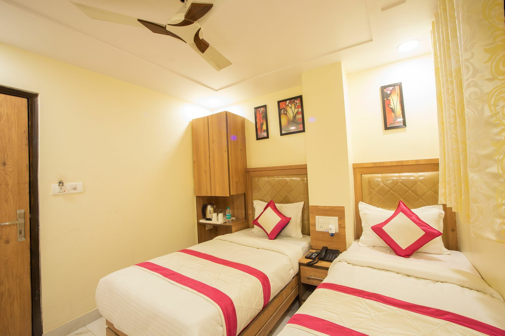 Hotel Sarthak Palace - By Pooja Hospitality Neu-Delhi Exterior foto